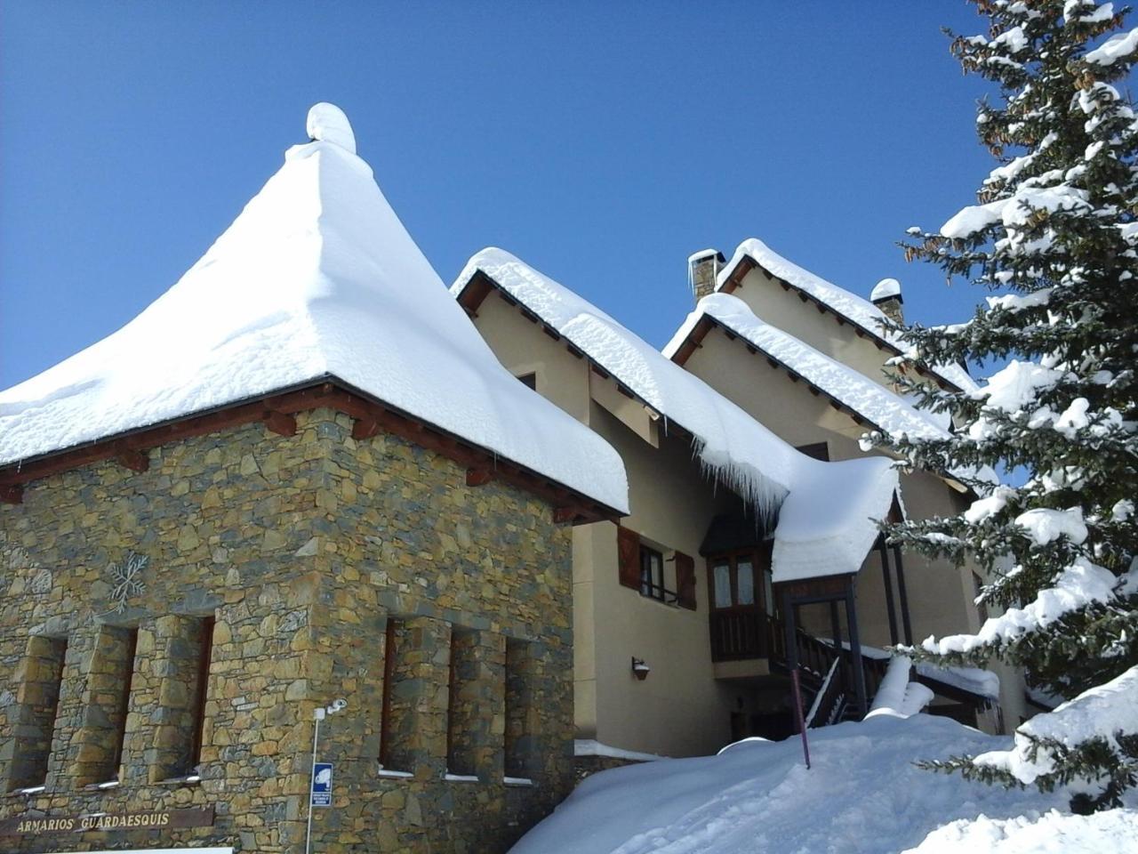 Apartamentos Tanau Бакейра-Берет Екстериор снимка